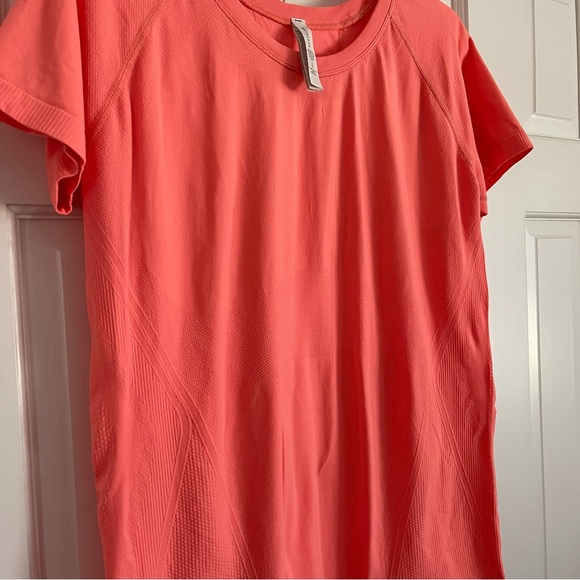 Athleta Momentum Tee in Coral, Size XL EUC, Seamless - Picture 4 of 8